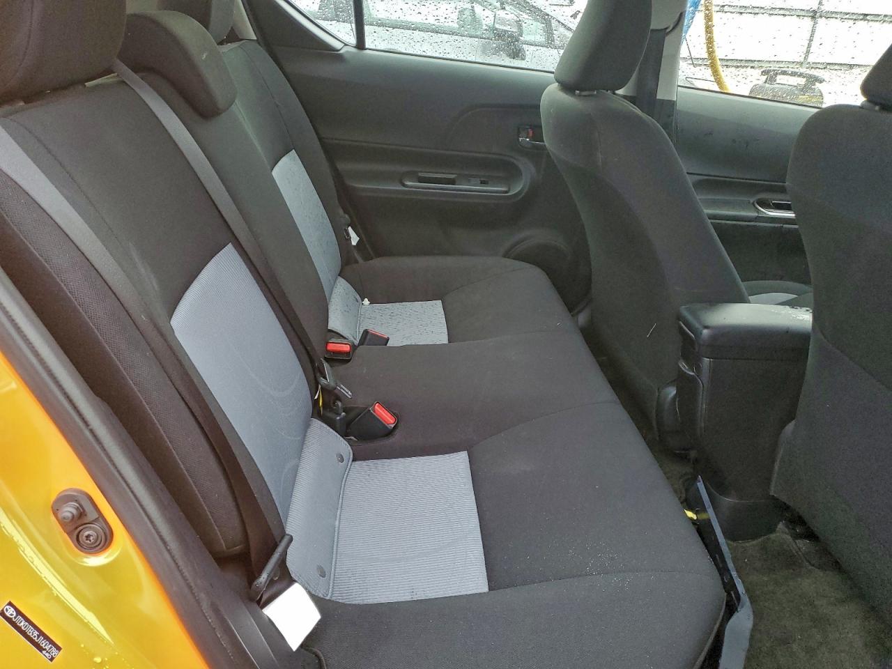 2018 TOYOTA PRIUS C photo 10