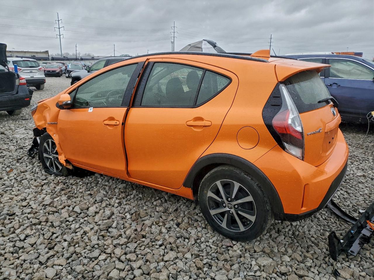 2018 TOYOTA PRIUS C photo 2