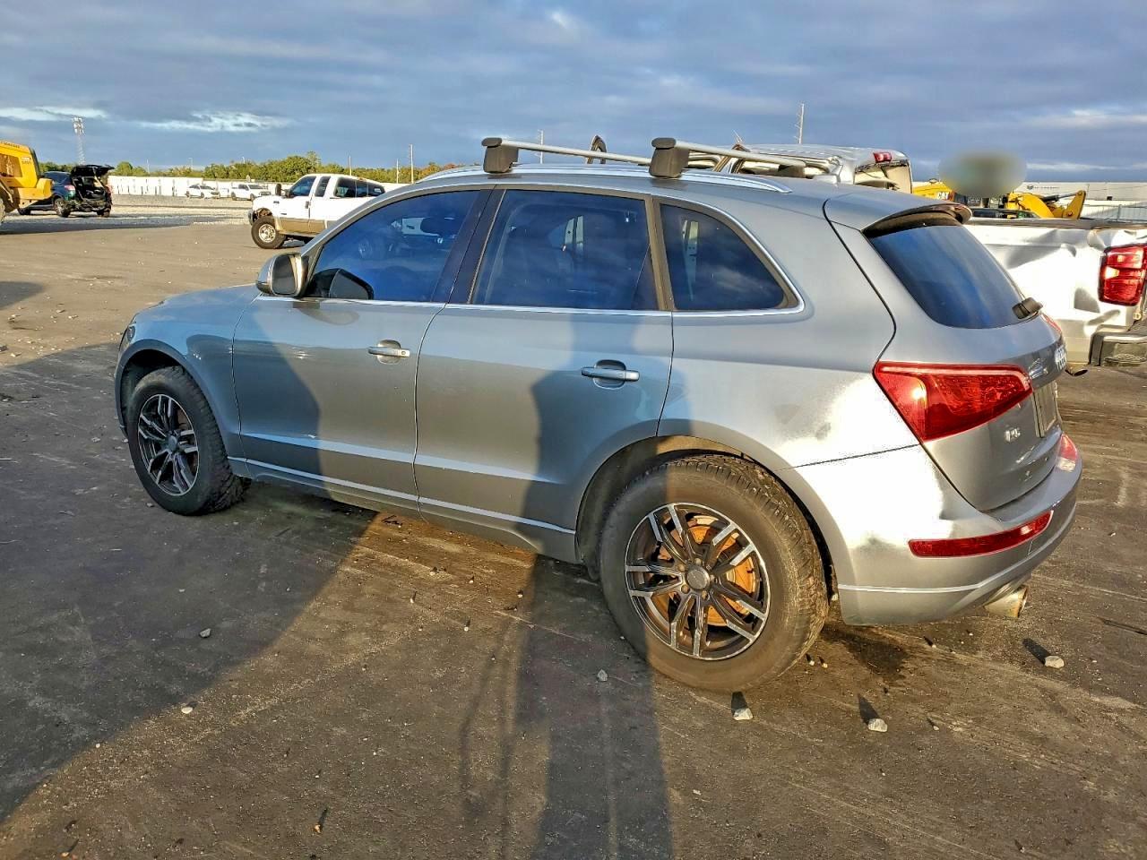 2011 AUDI Q5 PREMIUM PLUS photo 2