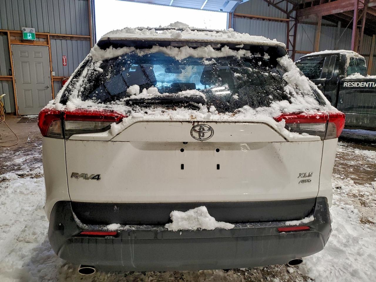 2022 TOYOTA RAV4 XLE photo 6