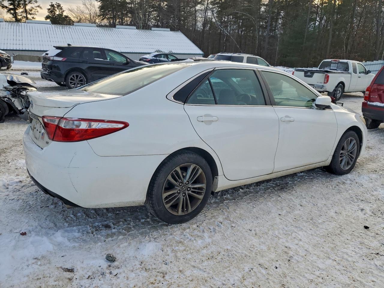 2017 TOYOTA CAMRY LE photo 3