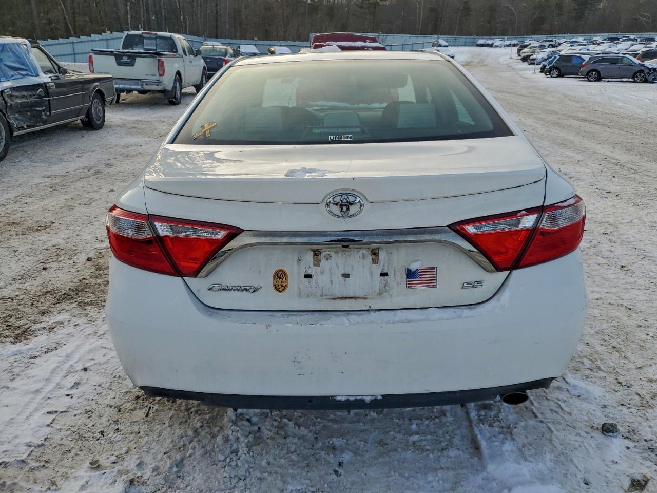 2017 TOYOTA CAMRY LE photo 6