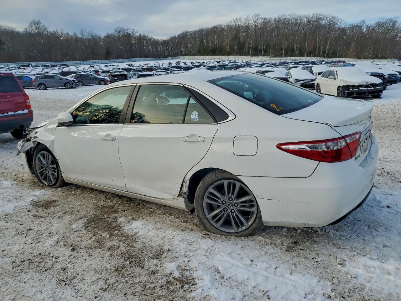 2017 TOYOTA CAMRY LE photo 2