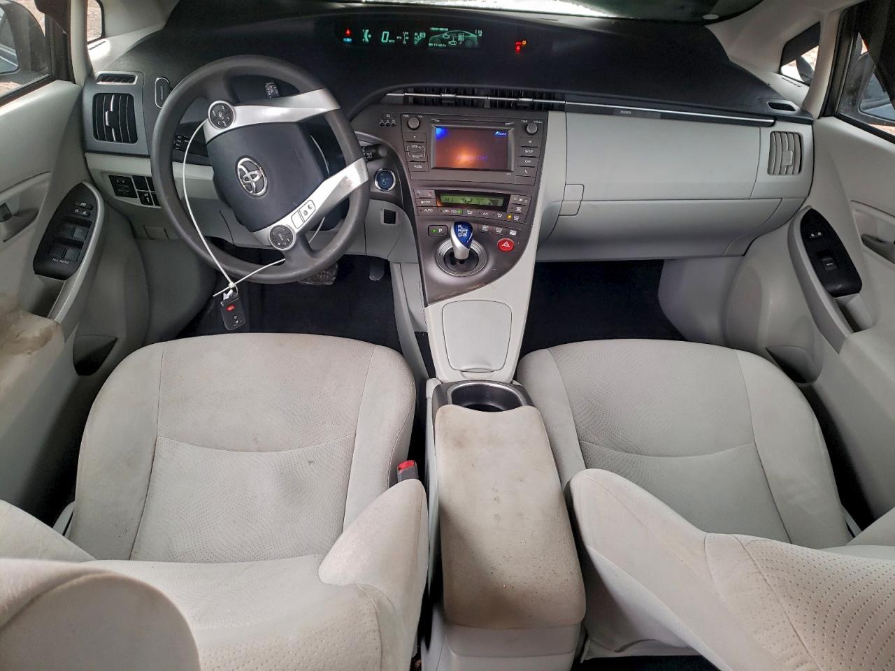 2013 TOYOTA PRIUS photo 8