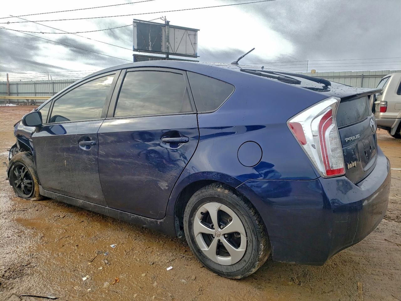 2013 TOYOTA PRIUS photo 2