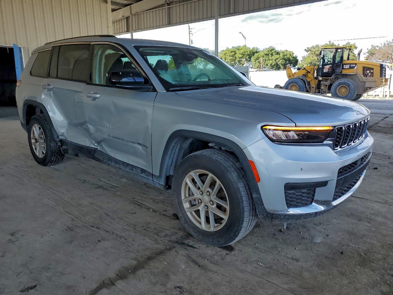 2023 JEEP GRAND CHEROKEE L LAREDO photo 4