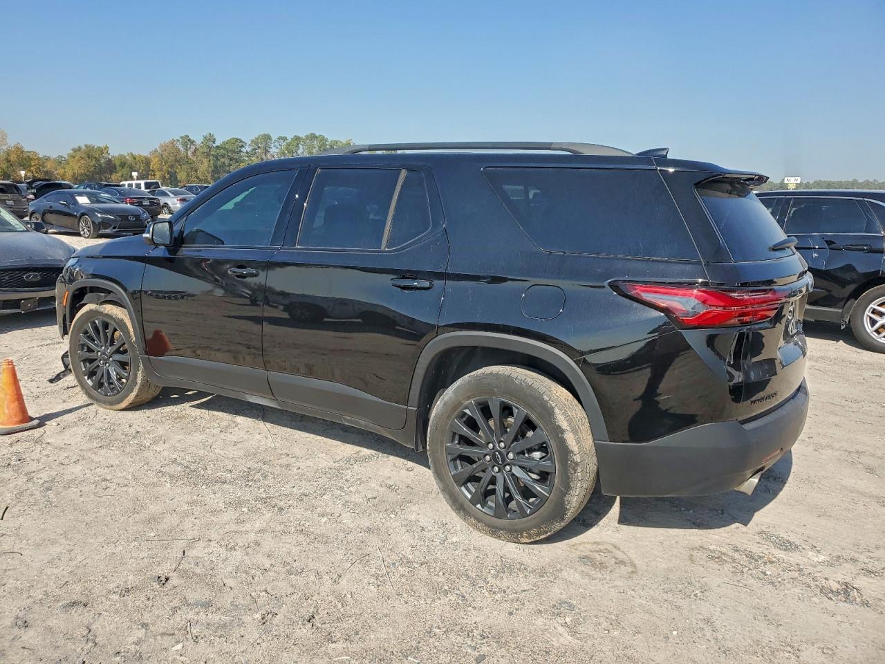 2023 CHEVROLET TRAVERSE RS photo 3