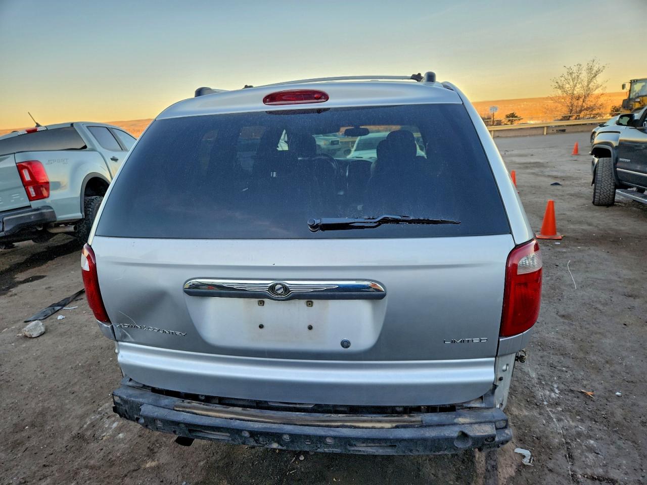 2005 CHRYSLER TOWN & COUNTRY LIMITED photo 6