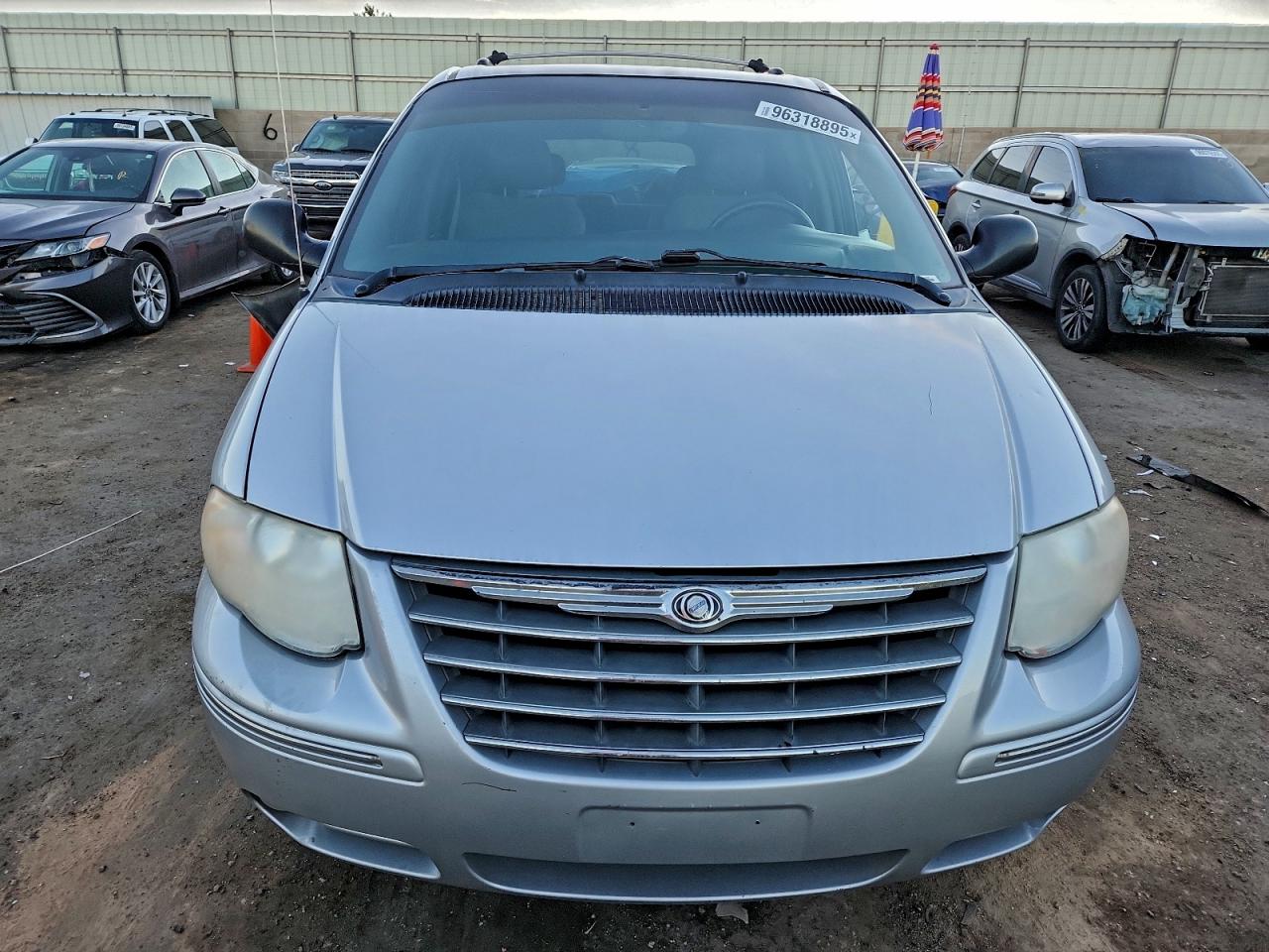 2005 CHRYSLER TOWN & COUNTRY LIMITED photo 5