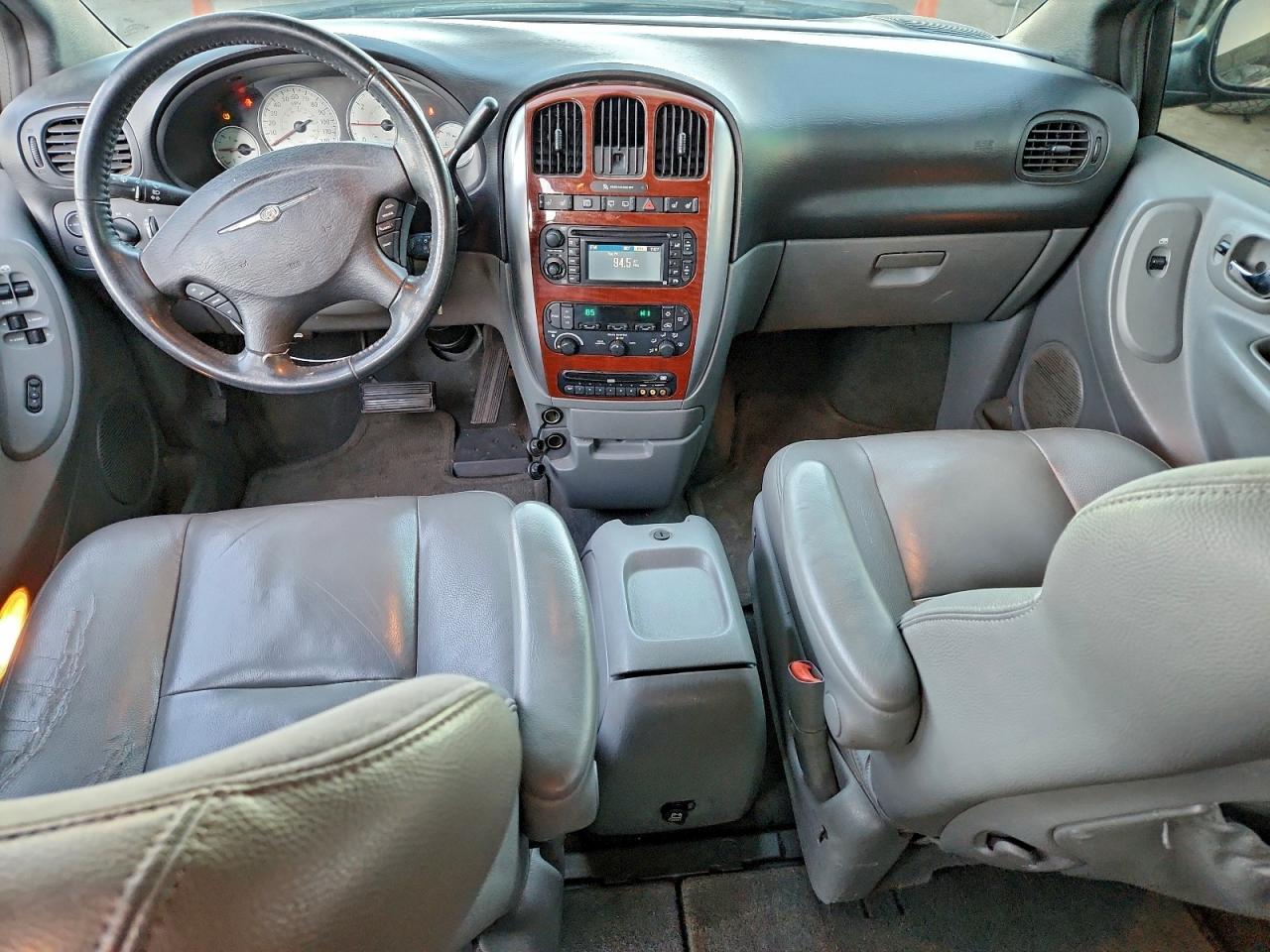 2005 CHRYSLER TOWN & COUNTRY LIMITED photo 8