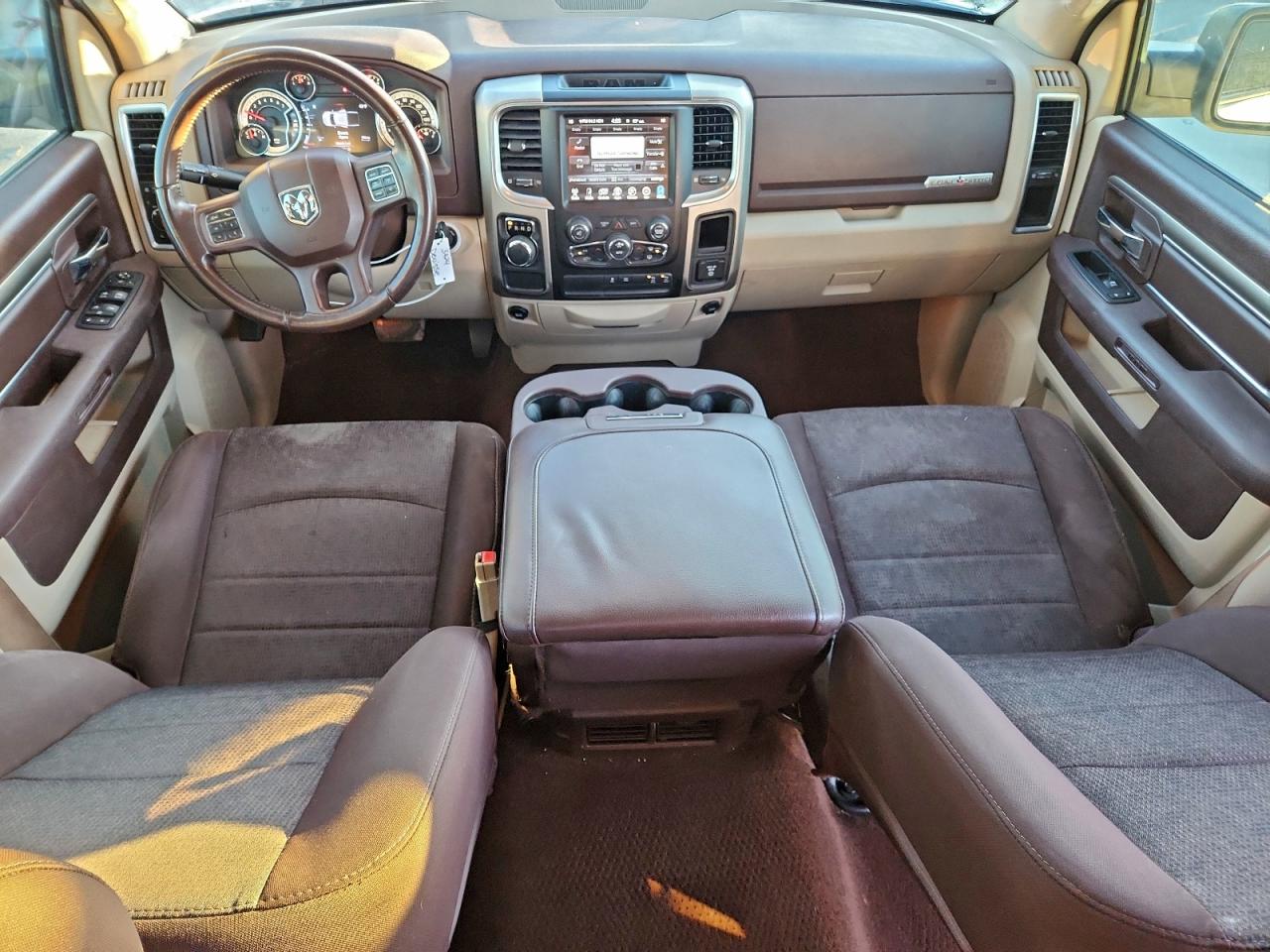 2017 RAM 1500 SLT photo 8