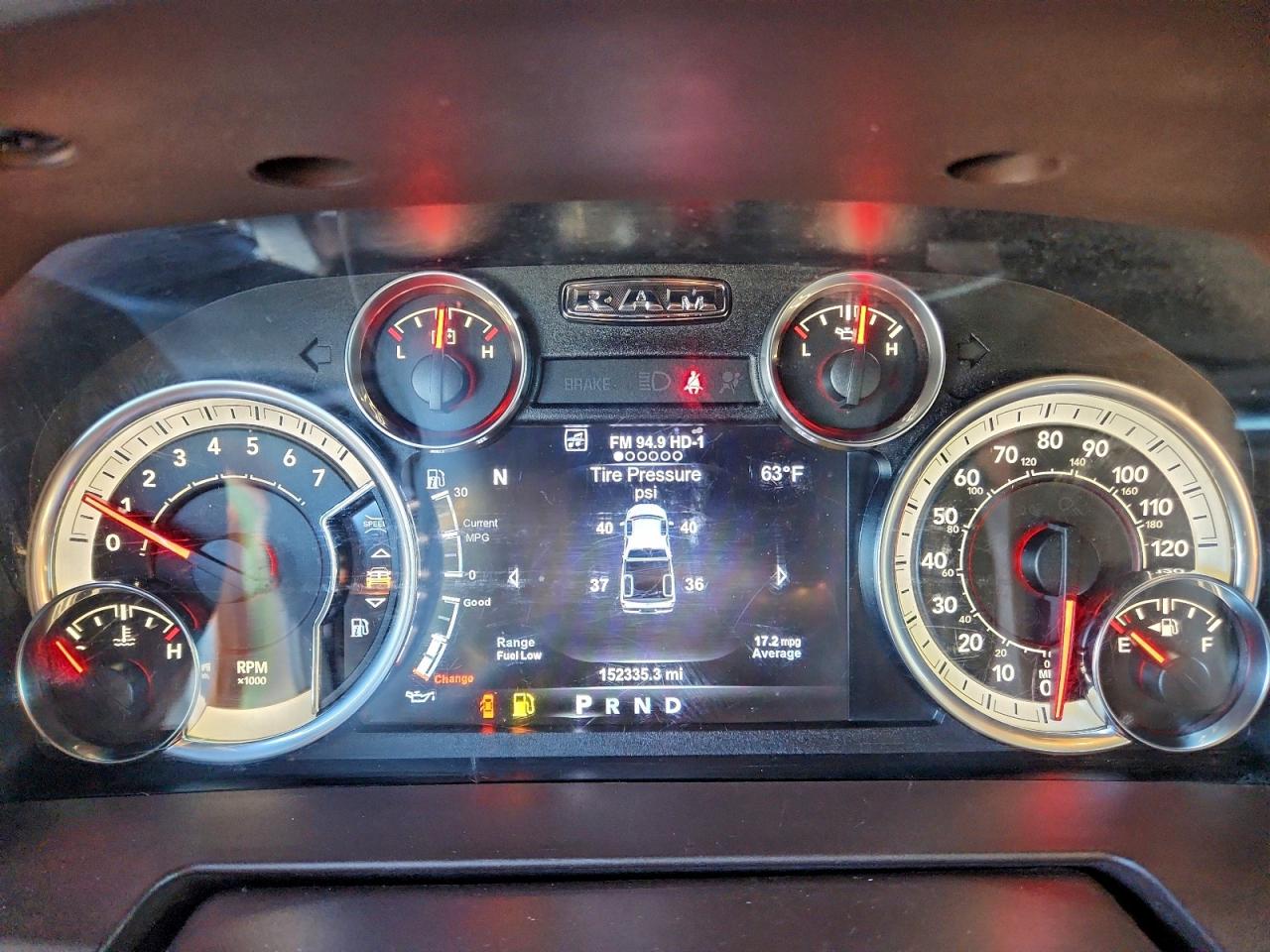 2017 RAM 1500 SLT photo 9