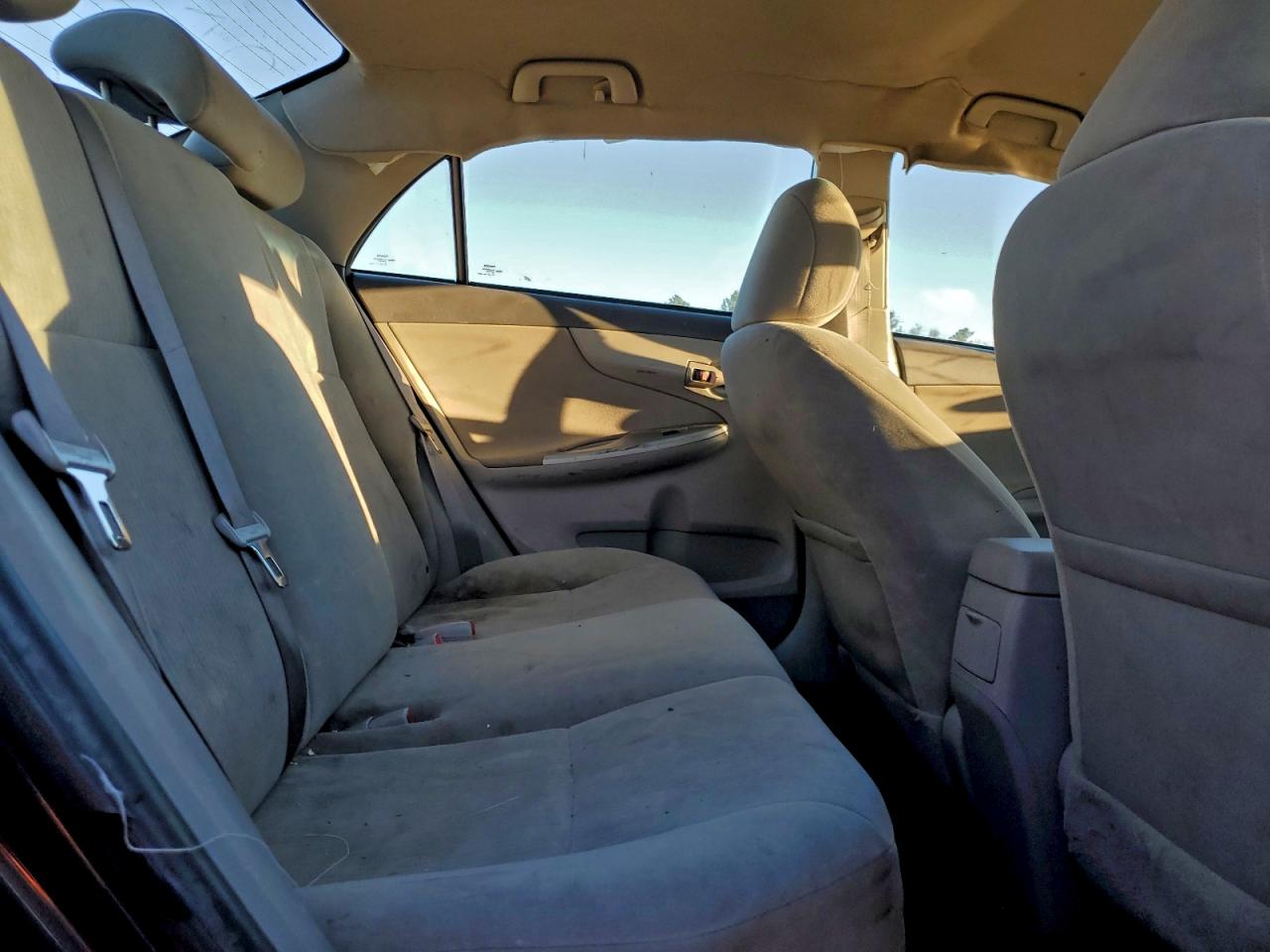 2010 TOYOTA COROLLA BASE photo 28