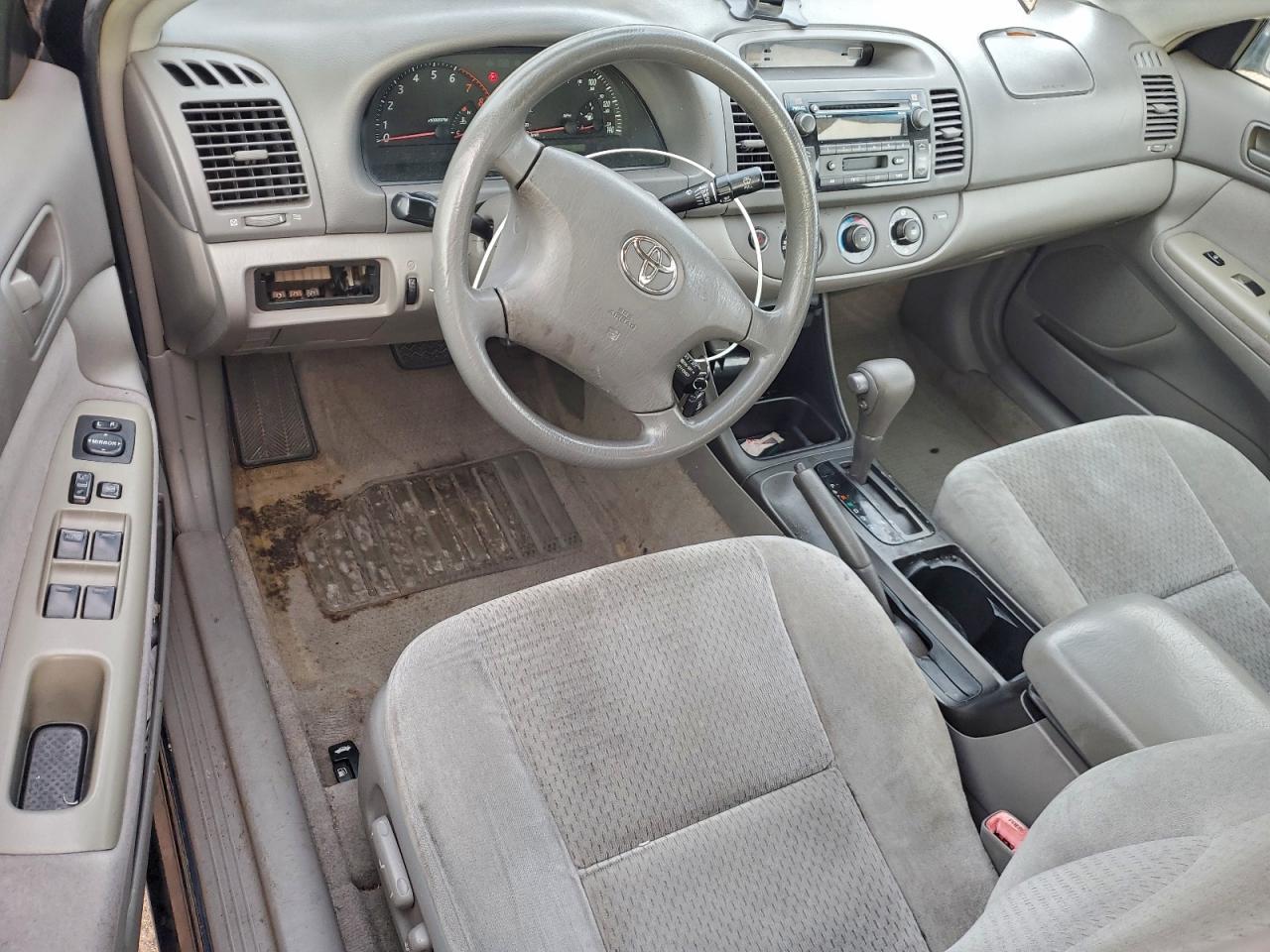 2004 TOYOTA CAMRY LE photo 8