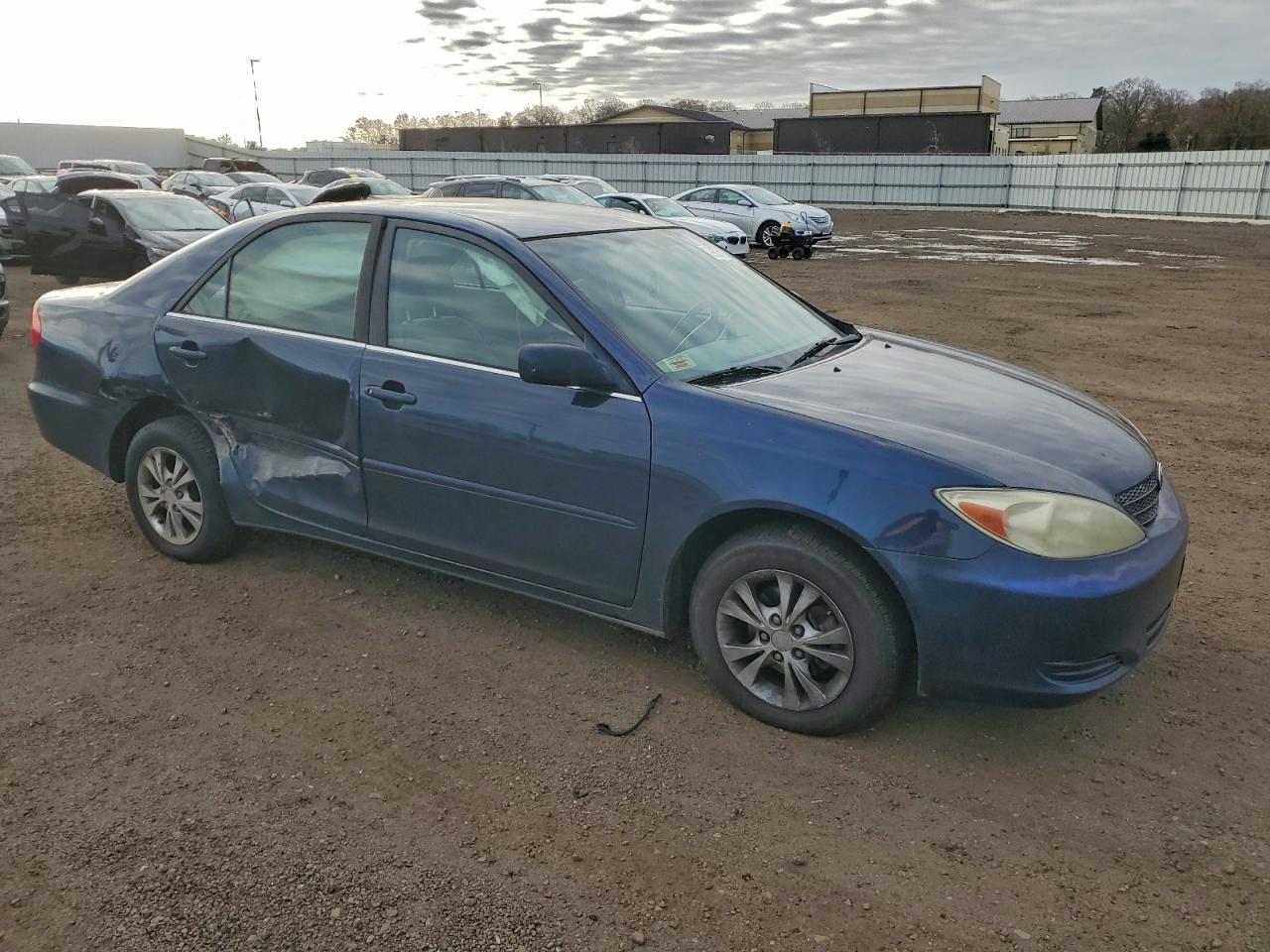2004 TOYOTA CAMRY LE photo 4