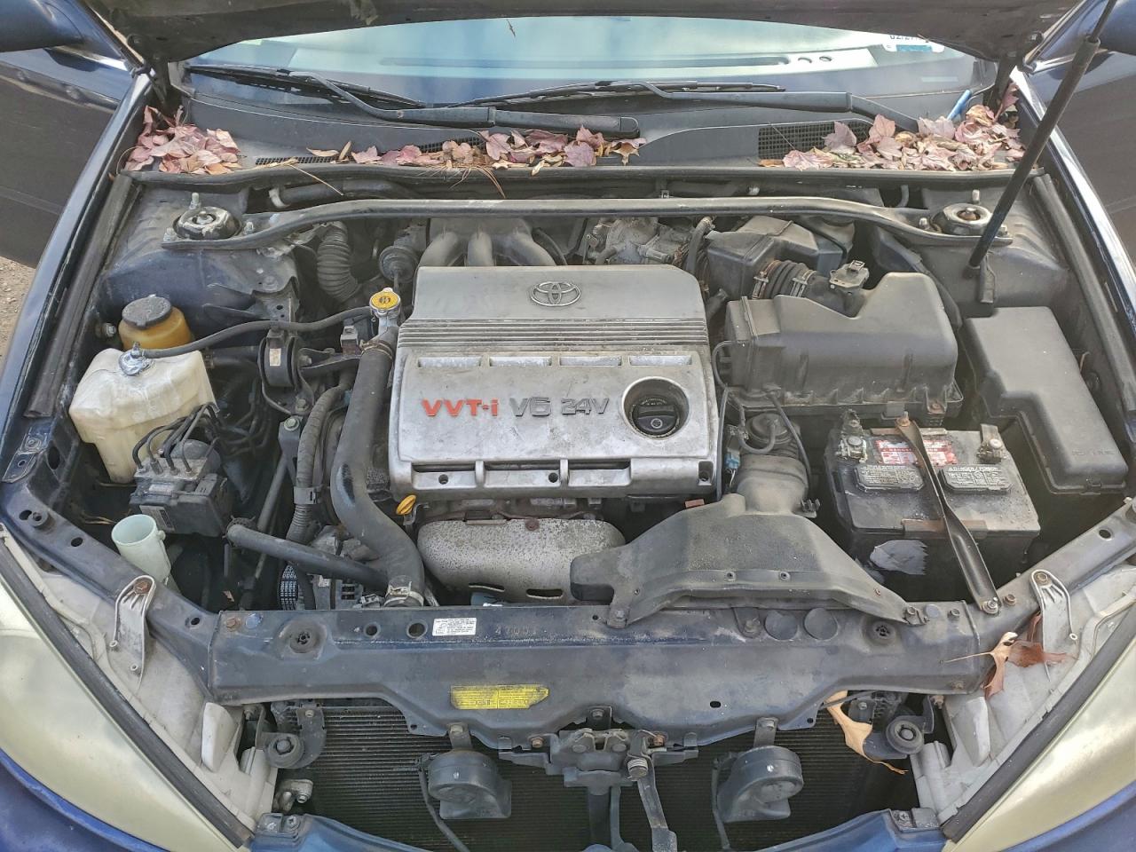 2004 TOYOTA CAMRY LE photo 11