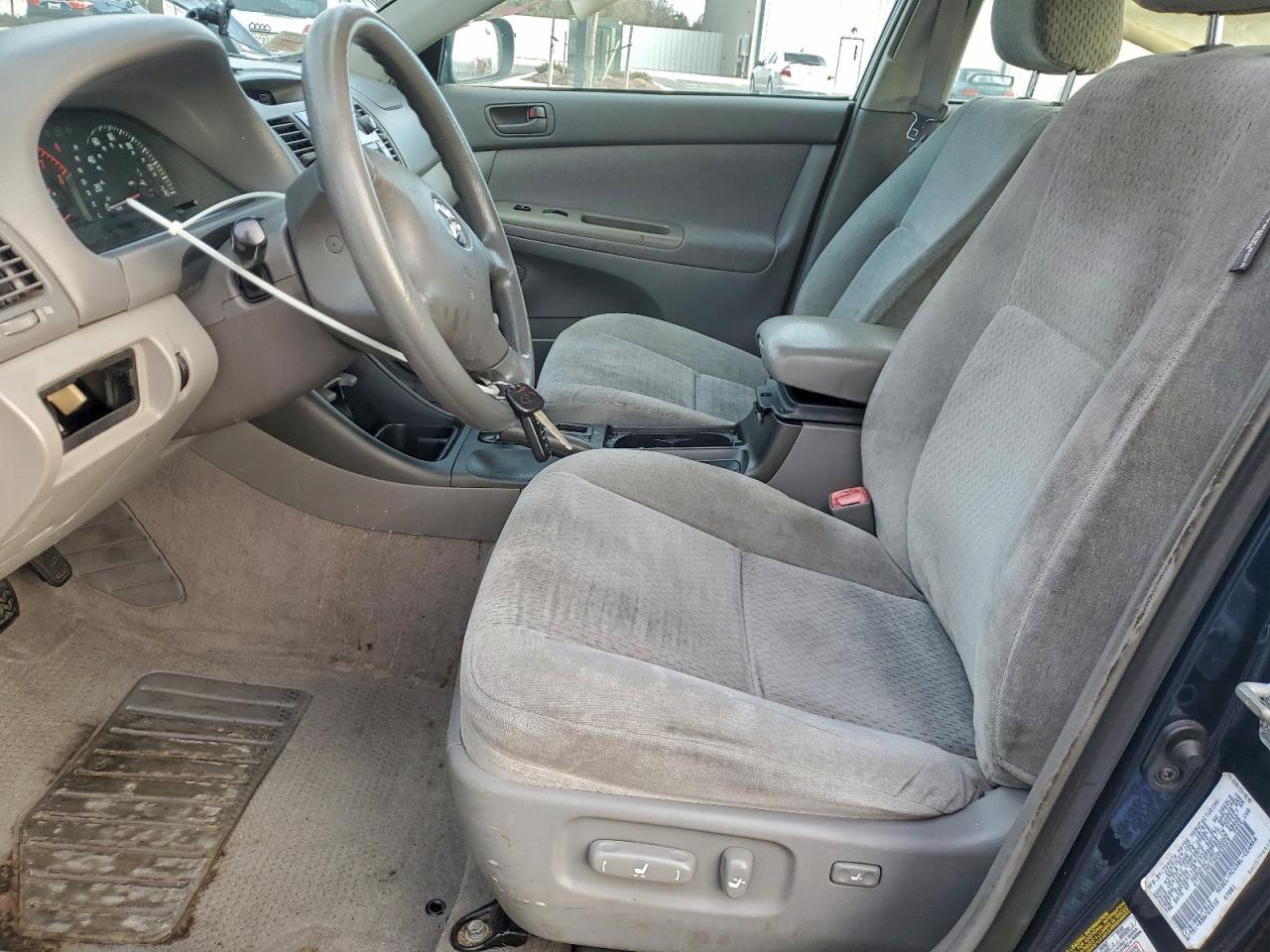 2004 TOYOTA CAMRY LE photo 7