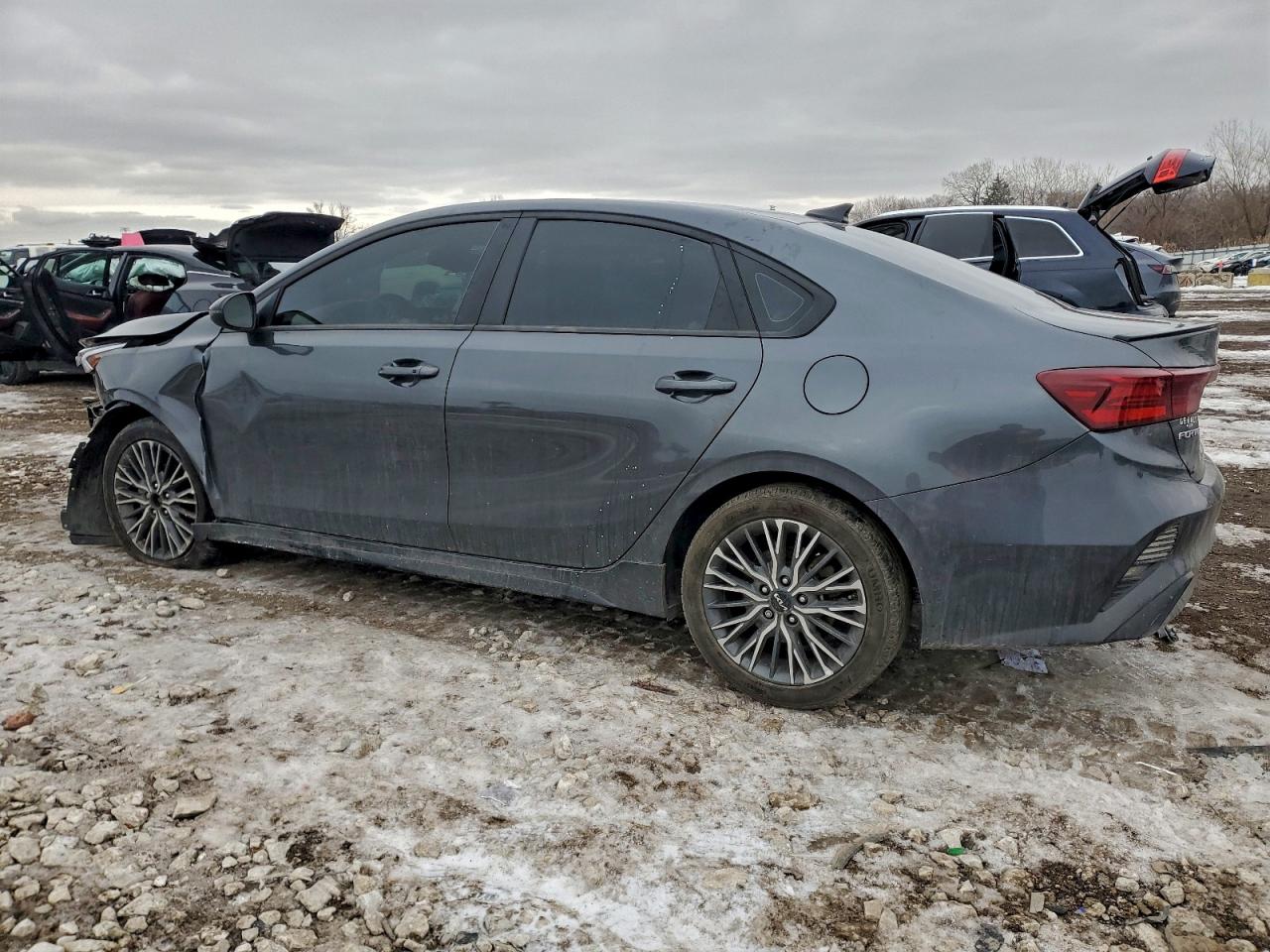 2024 KIA FORTE GT LINE photo 4