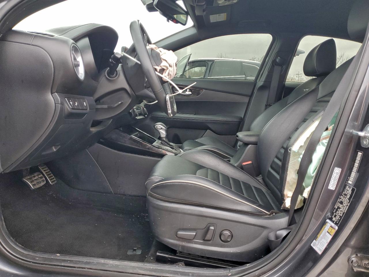 2024 KIA FORTE GT LINE photo 19