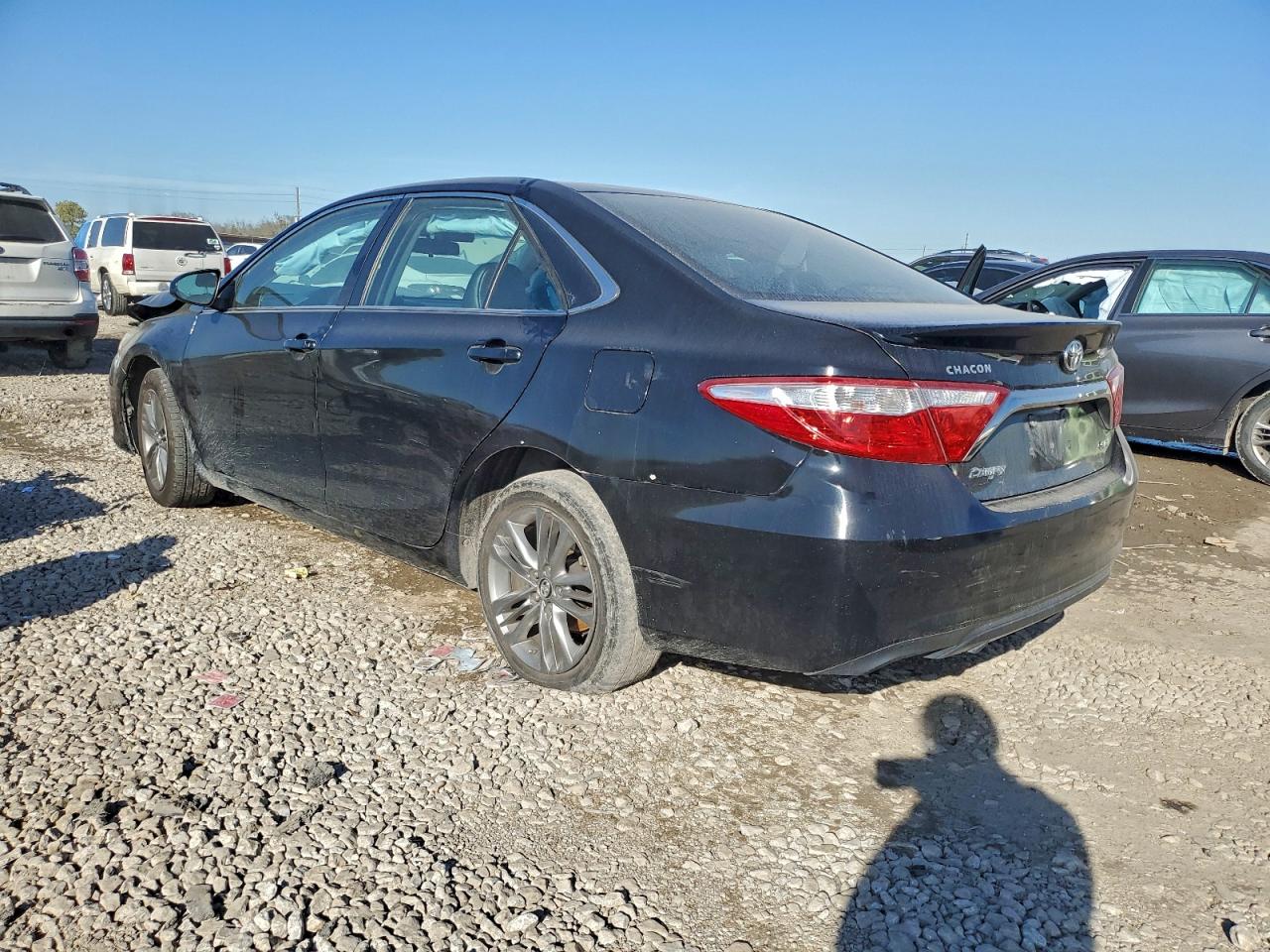 2016 TOYOTA CAMRY LE photo 3