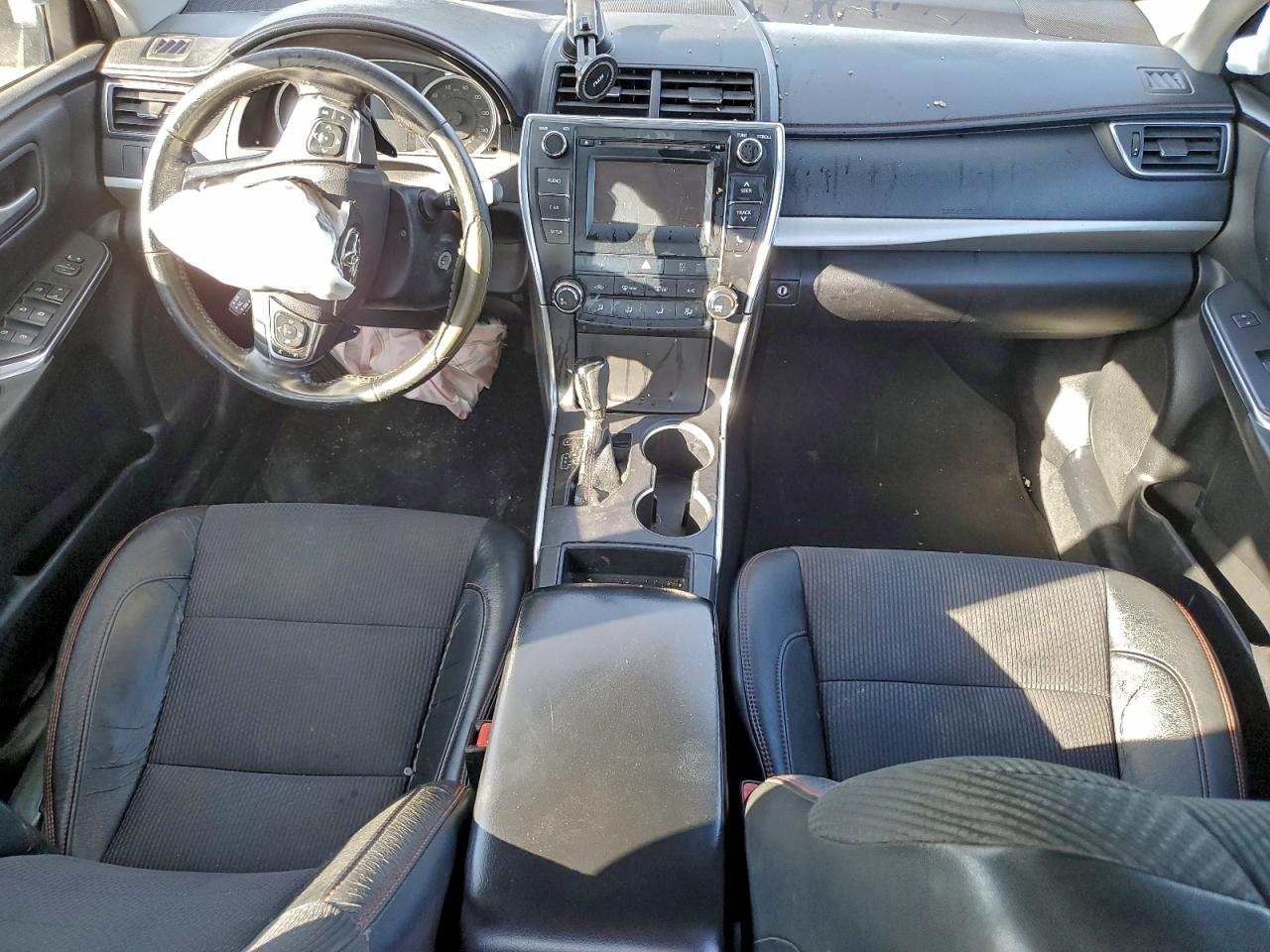 2016 TOYOTA CAMRY LE photo 15