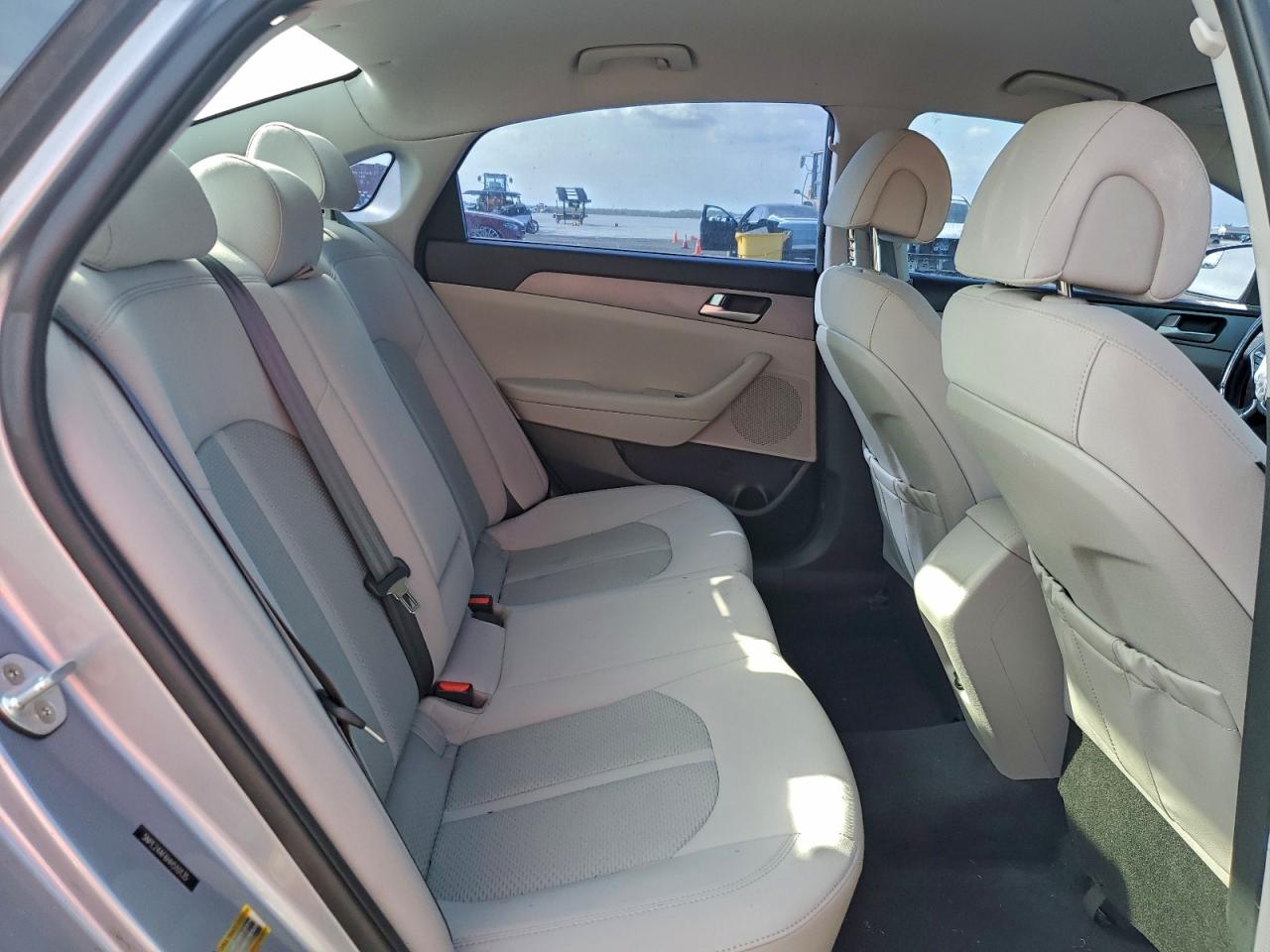 2017 HYUNDAI SONATA SE photo 19
