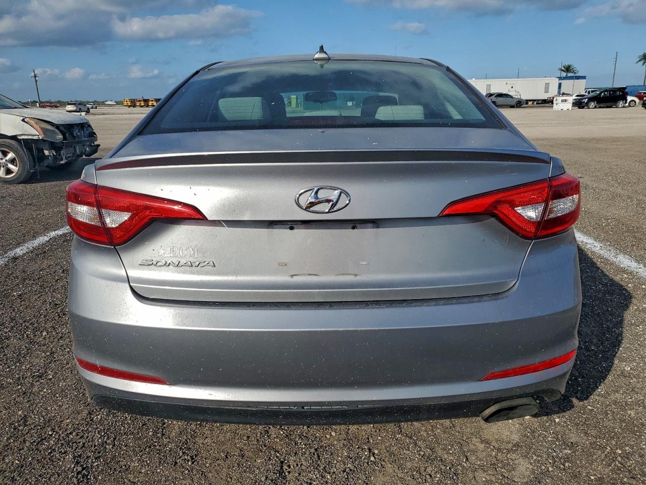 2017 HYUNDAI SONATA SE photo 11