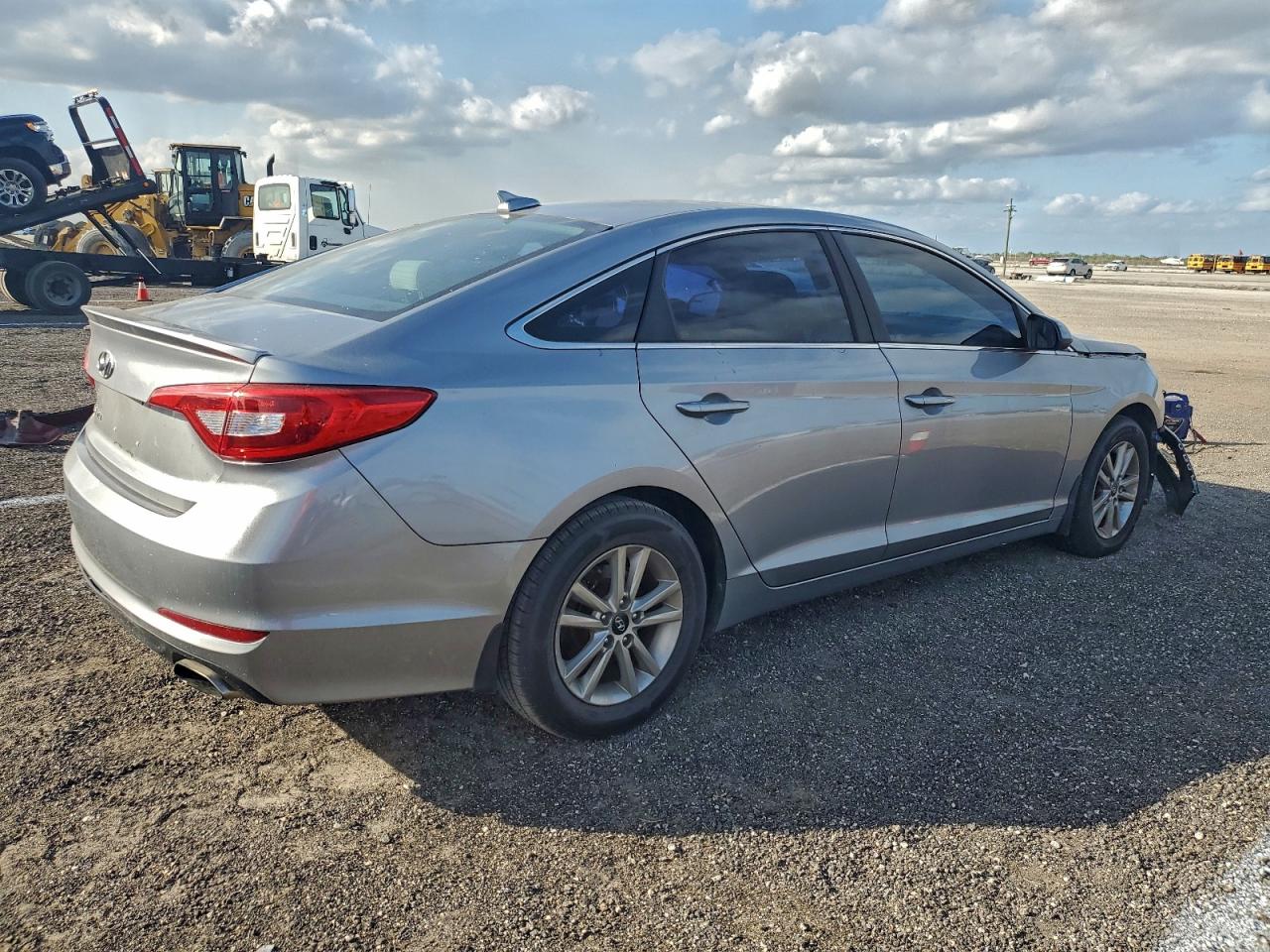 2017 HYUNDAI SONATA SE photo 5