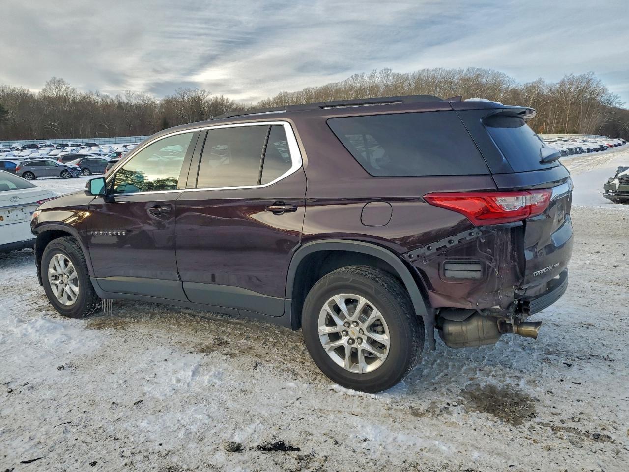 2020 CHEVROLET TRAVERSE LT photo 2