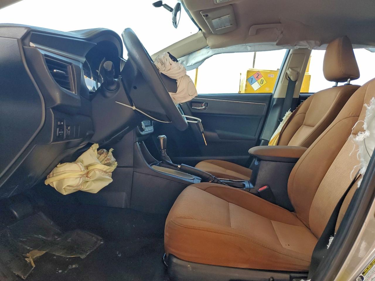 2015 TOYOTA COROLLA LE photo 7