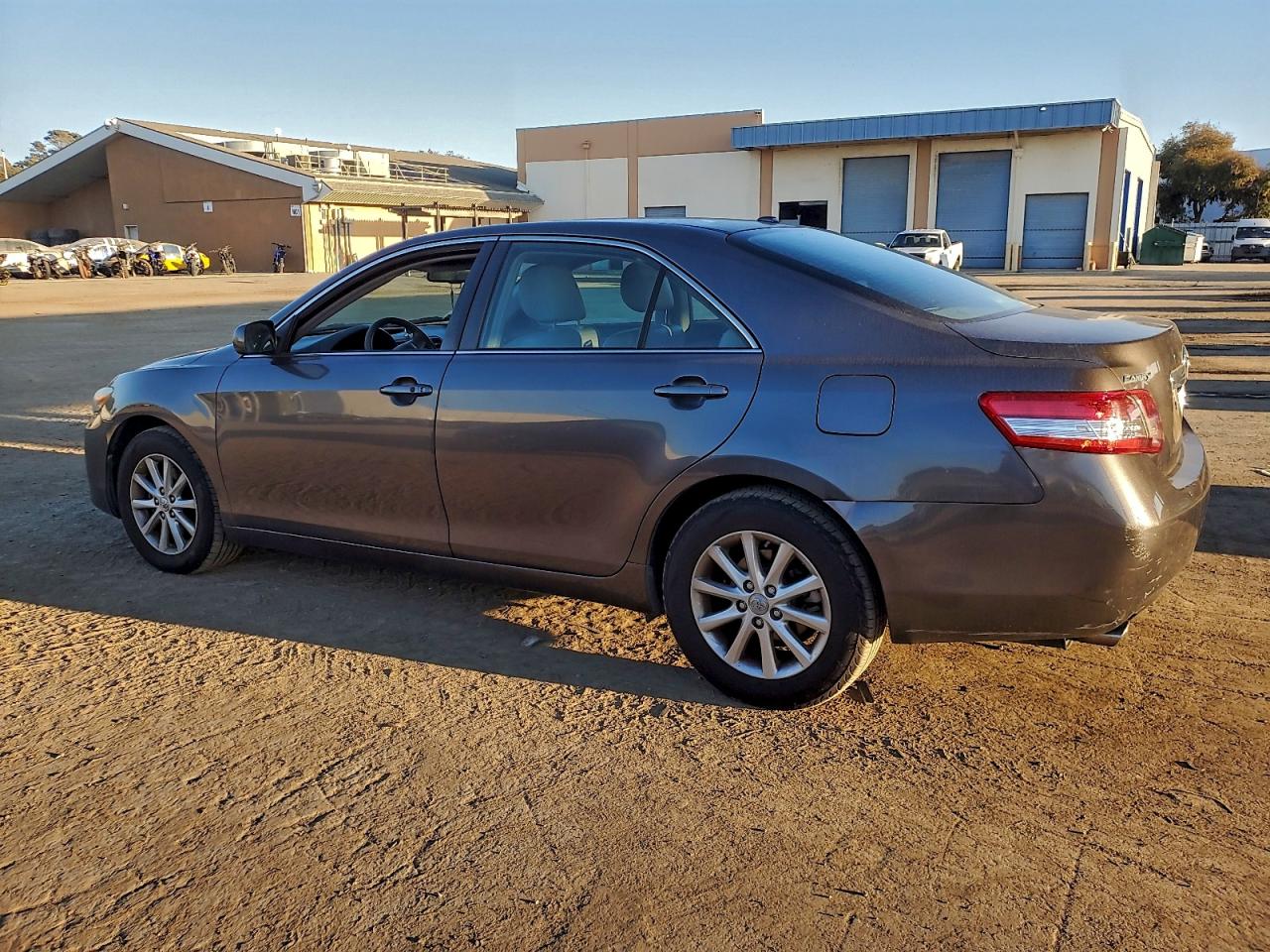 2010 TOYOTA CAMRY SE photo 2