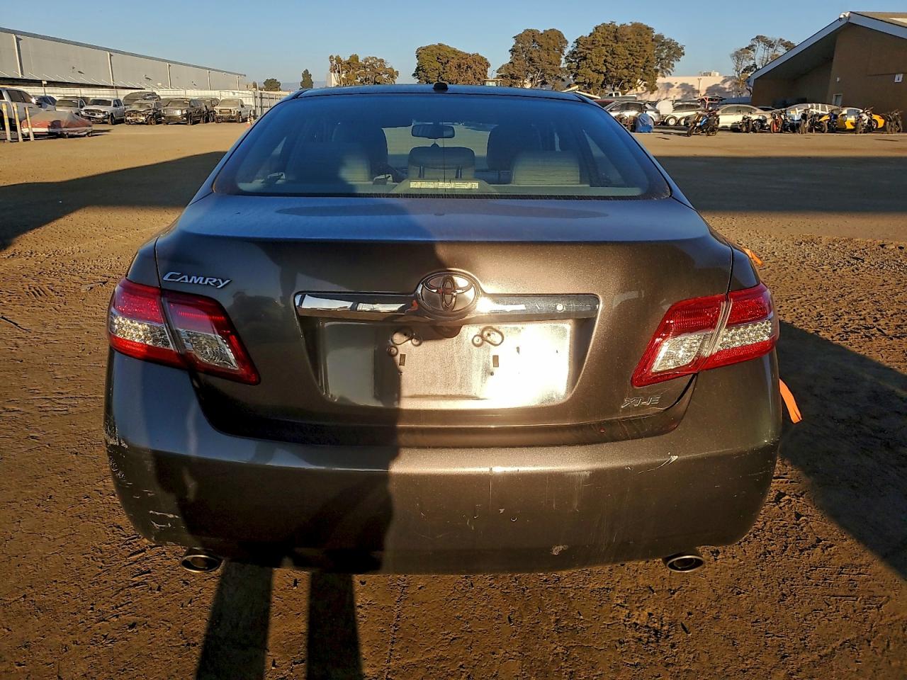 2010 TOYOTA CAMRY SE photo 6