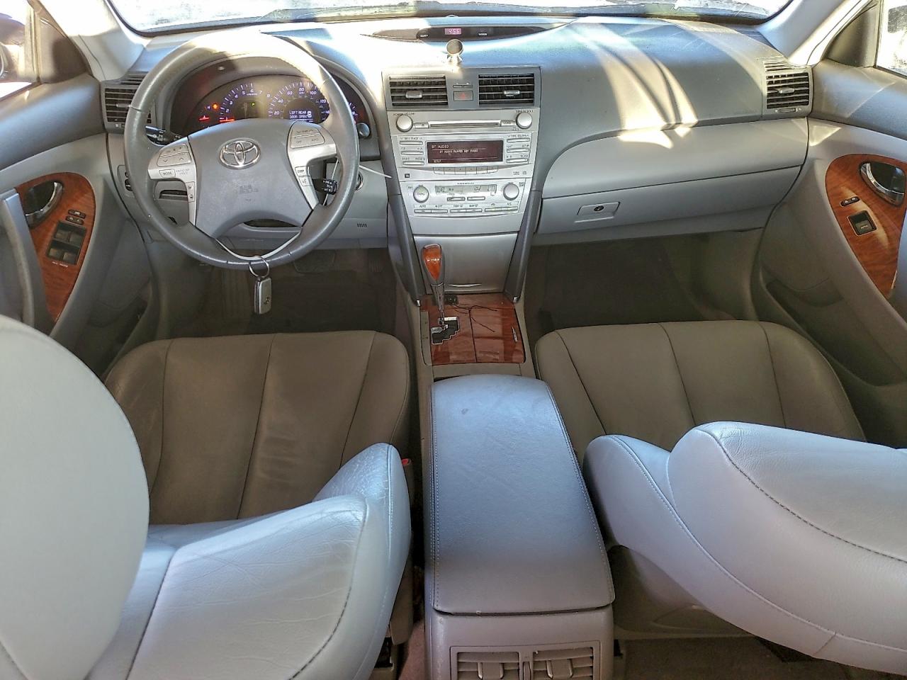 2010 TOYOTA CAMRY SE photo 8