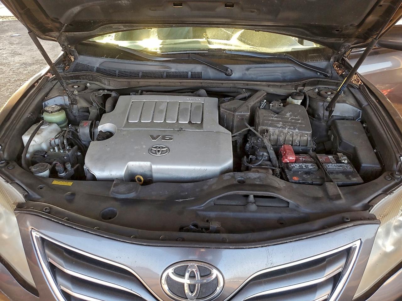 2010 TOYOTA CAMRY SE photo 11