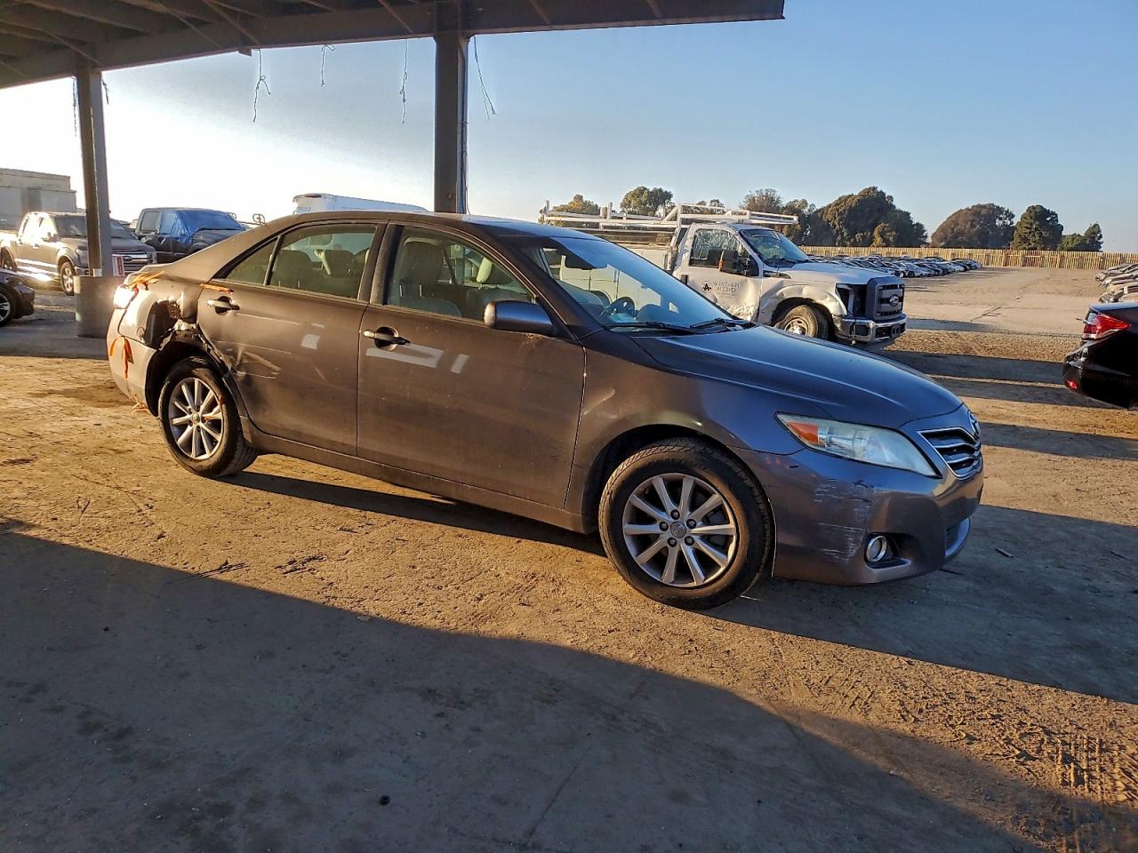 2010 TOYOTA CAMRY SE photo 4