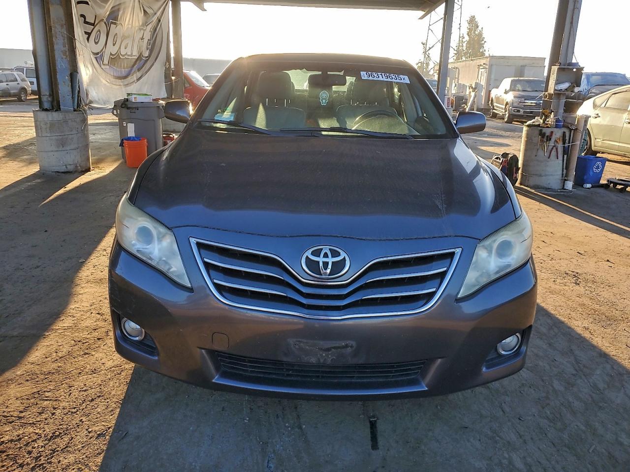 2010 TOYOTA CAMRY SE photo 5