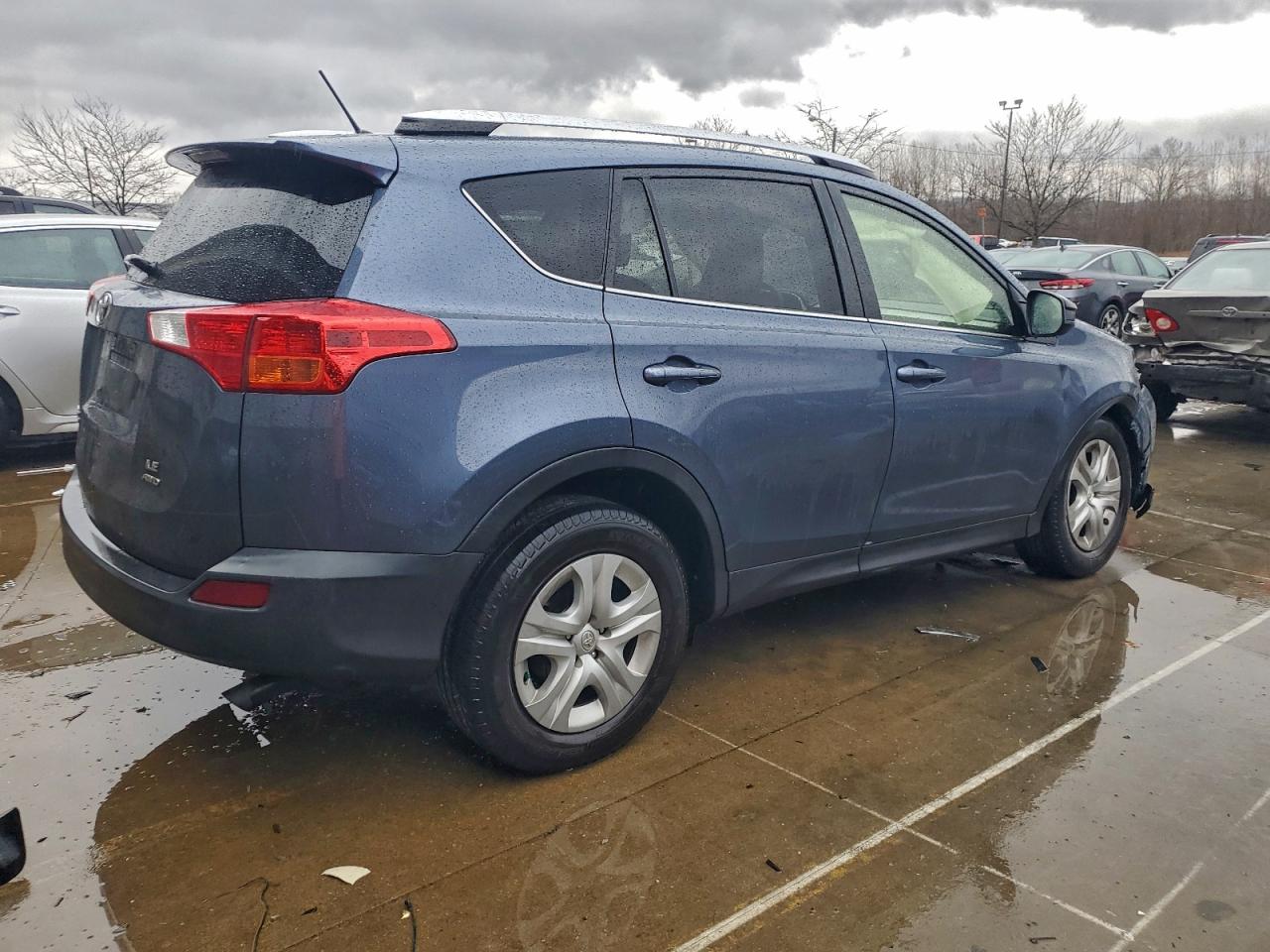 2014 TOYOTA RAV4 LE photo 3