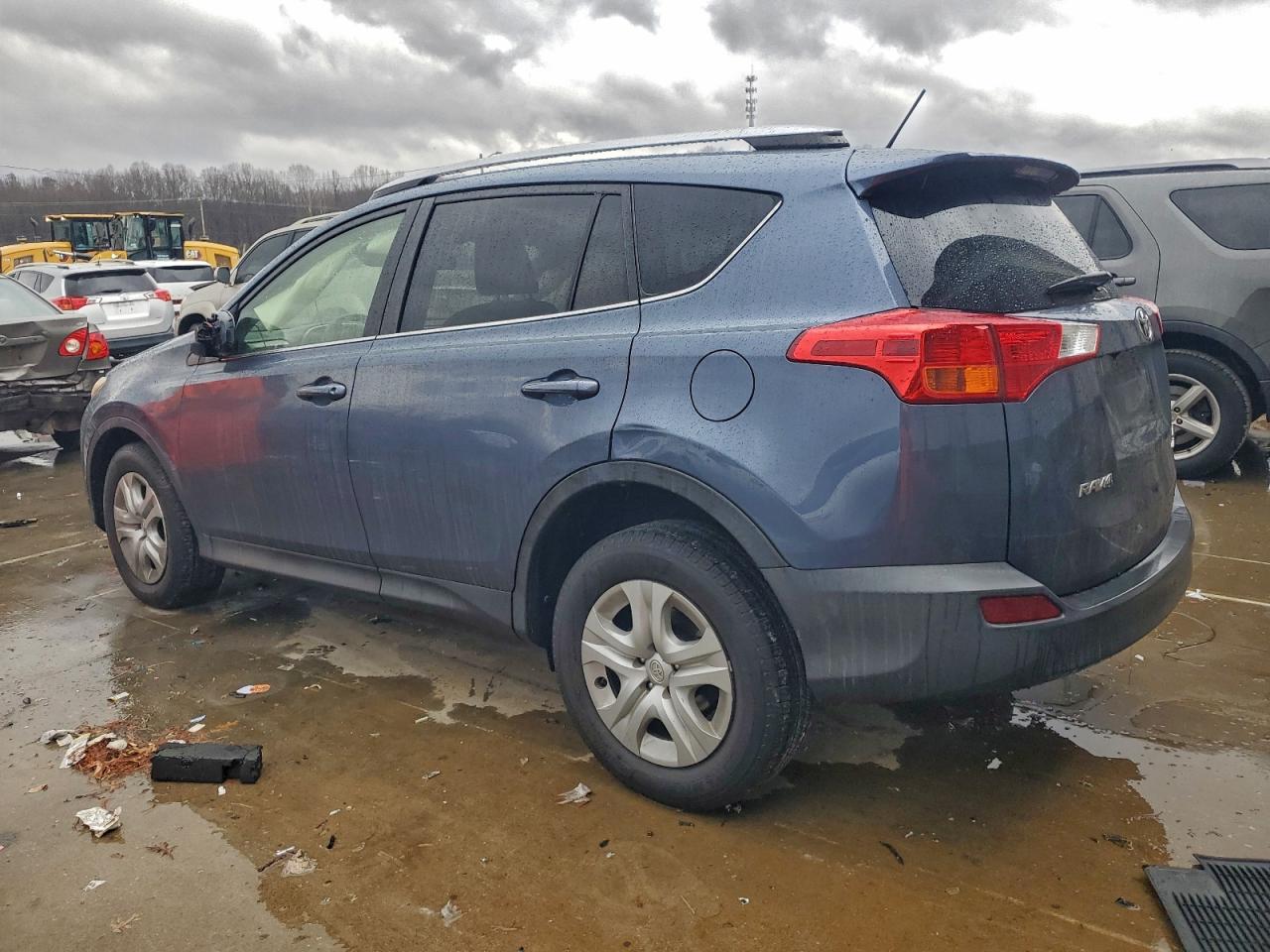 2014 TOYOTA RAV4 LE photo 2