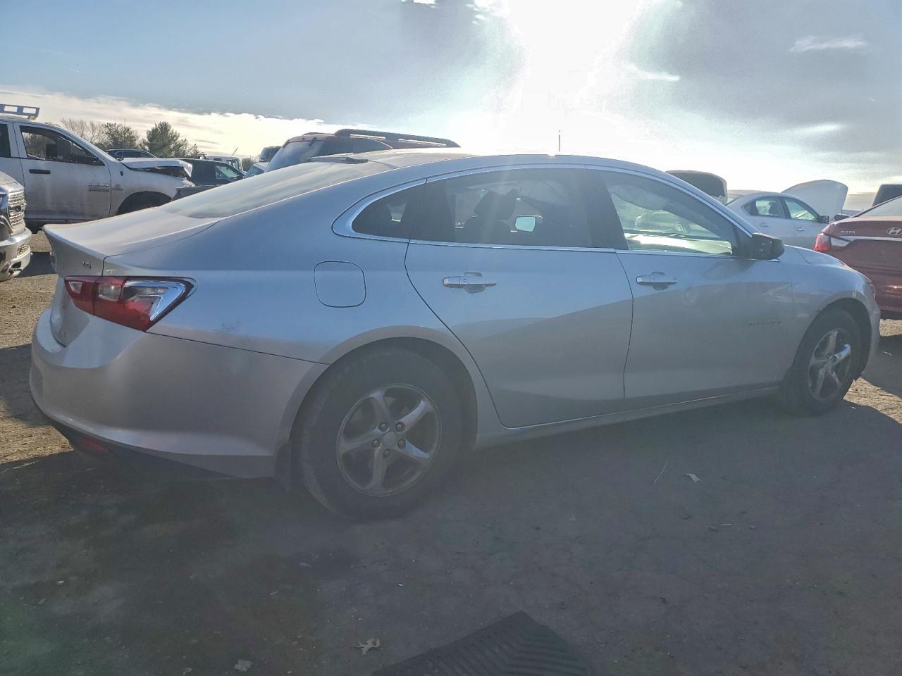 2016 CHEVROLET MALIBU LS photo 3
