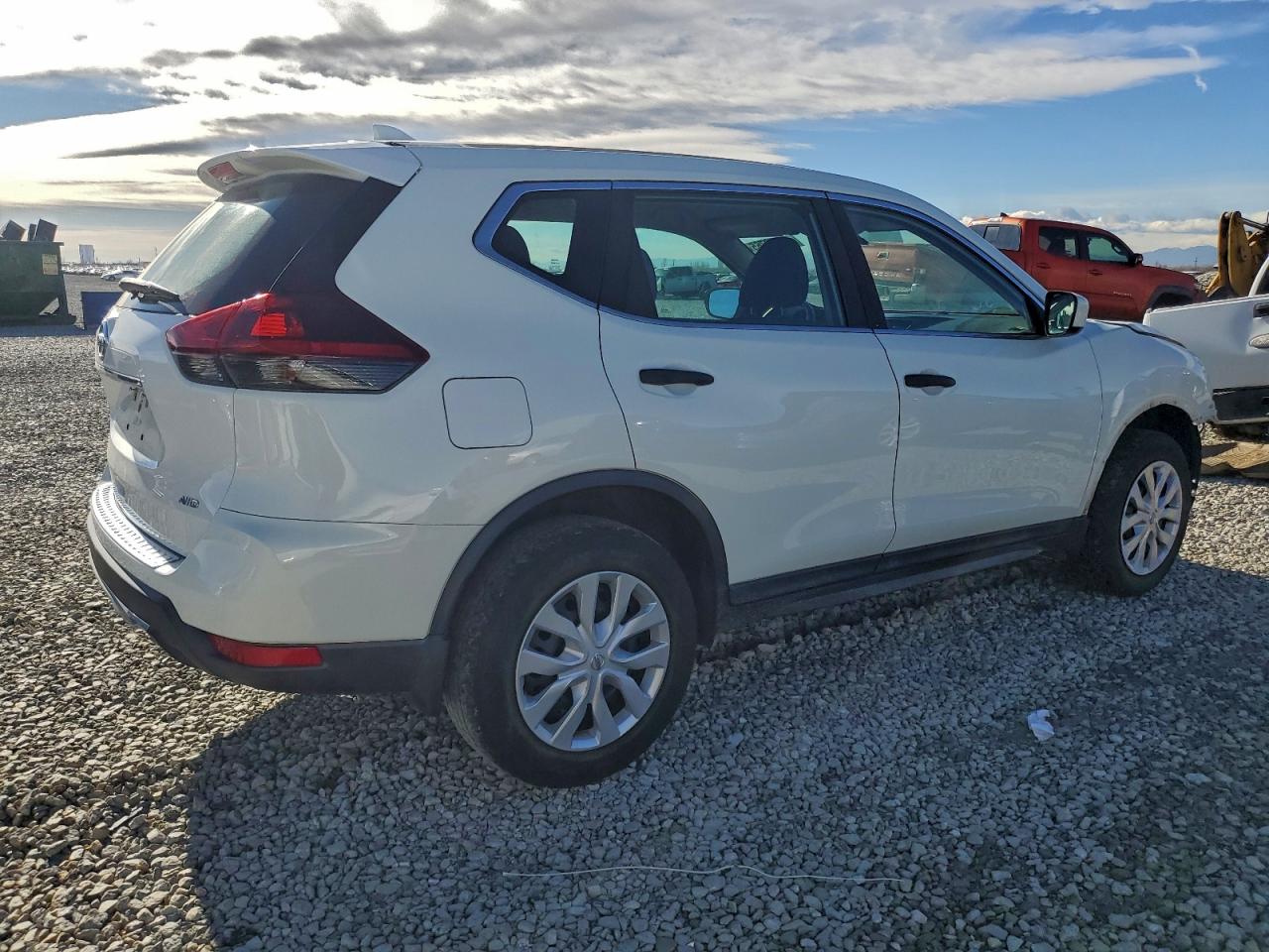 2018 NISSAN ROGUE S photo 3