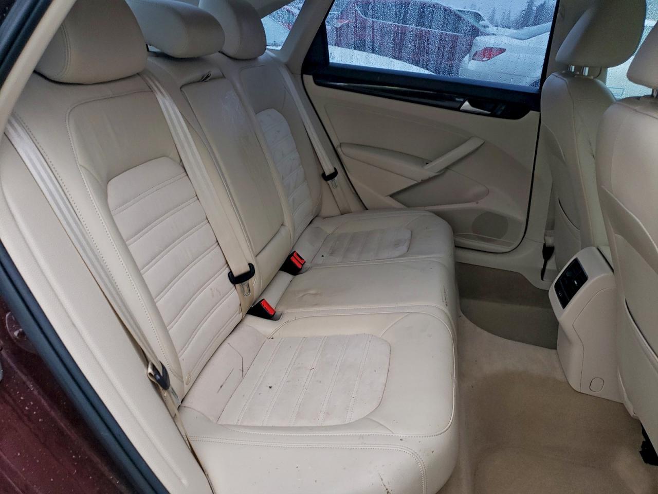 2014 VOLKSWAGEN PASSAT SEL photo 10