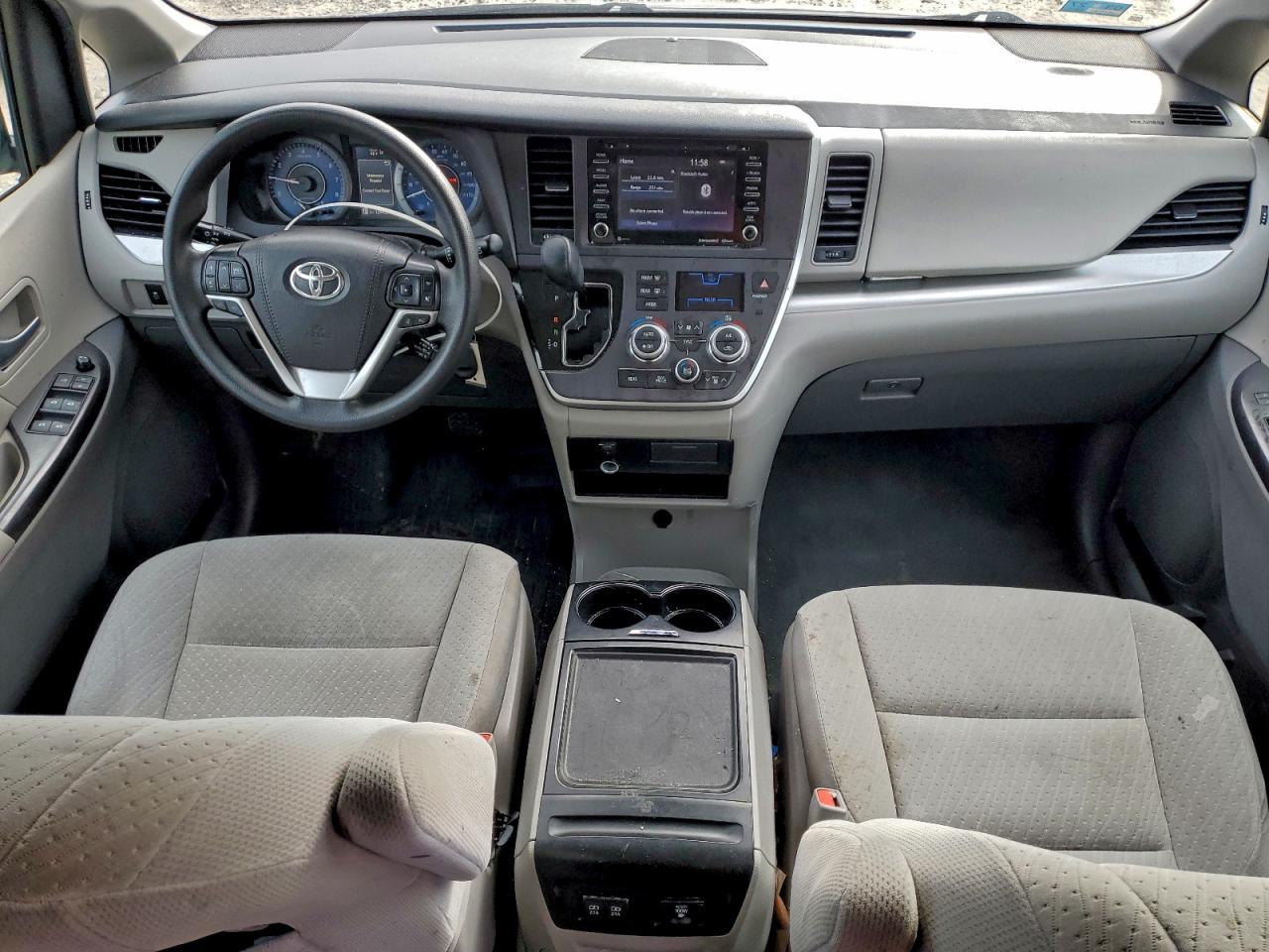 2020 TOYOTA SIENNA LE photo 8