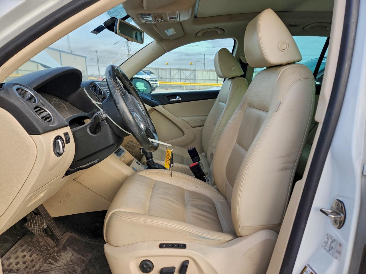 2017 VOLKSWAGEN TIGUAN SEL photo 19