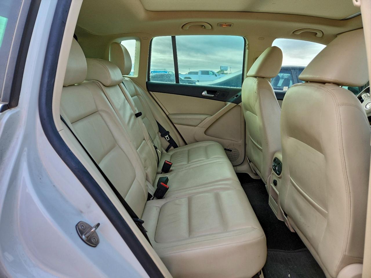 2017 VOLKSWAGEN TIGUAN SEL photo 31