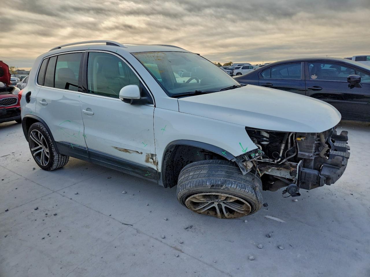 2017 VOLKSWAGEN TIGUAN SEL photo 10