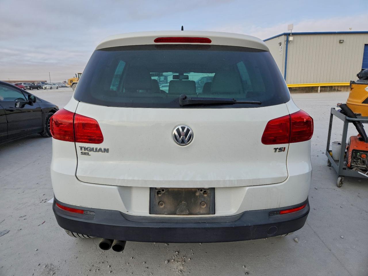 2017 VOLKSWAGEN TIGUAN SEL photo 16
