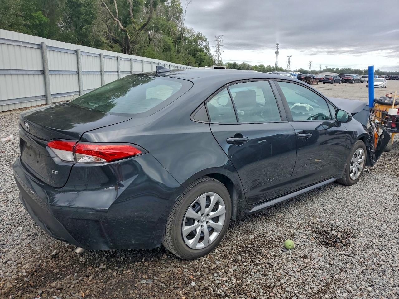 2021 TOYOTA COROLLA LE photo 3
