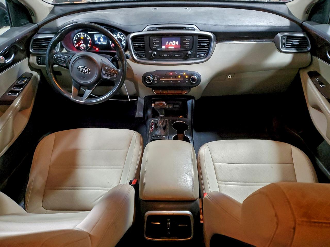 2016 KIA SORENTO photo 8