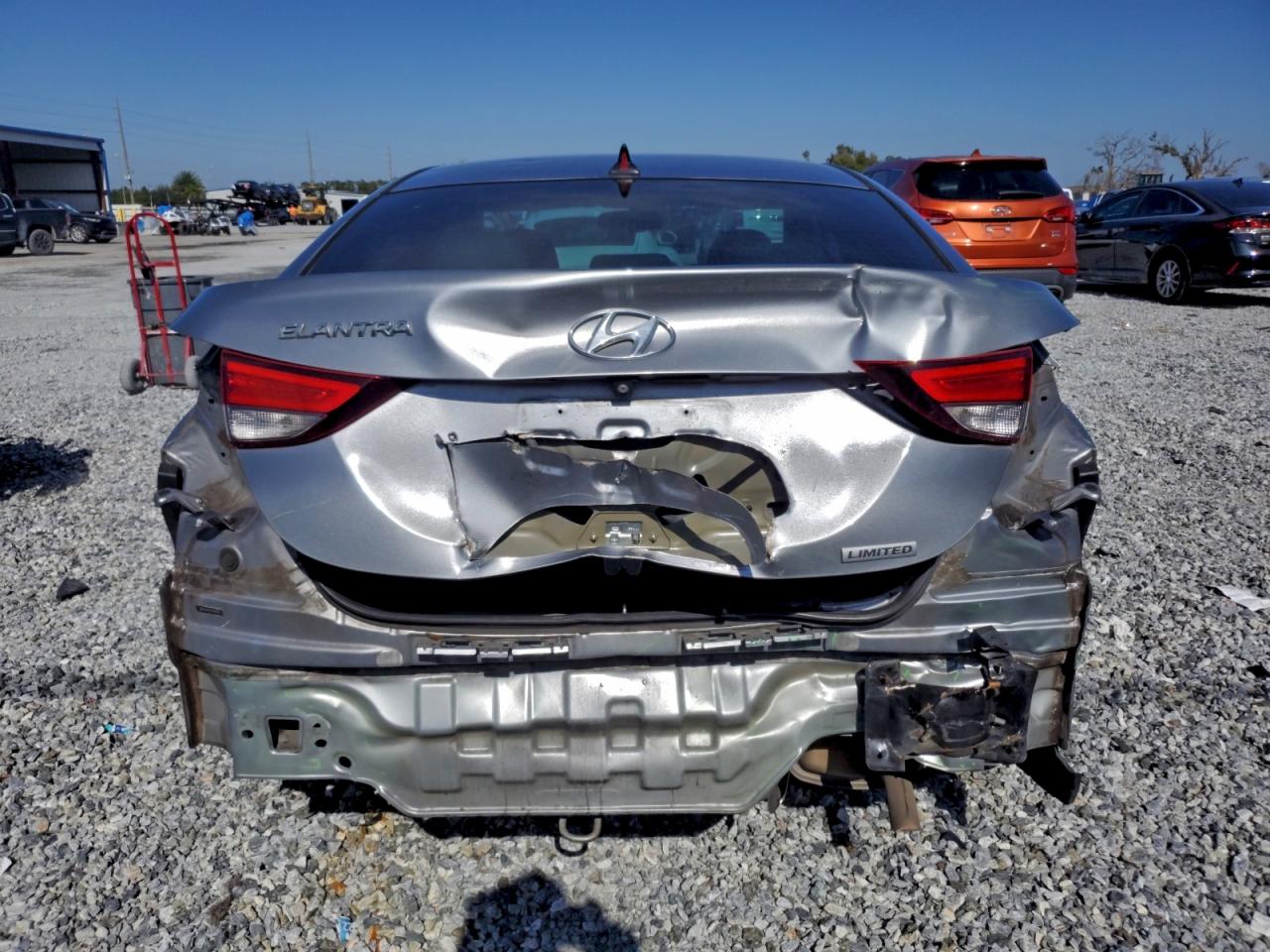2015 HYUNDAI ELANTRA SE photo 6