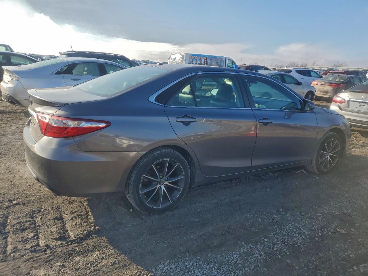 2016 TOYOTA CAMRY XSE photo 3